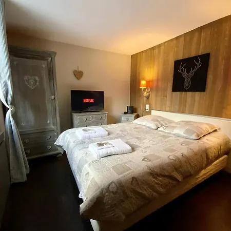 Chalet Spacieux A Lary Soulan Avec Vue Montagne Et Terrasse